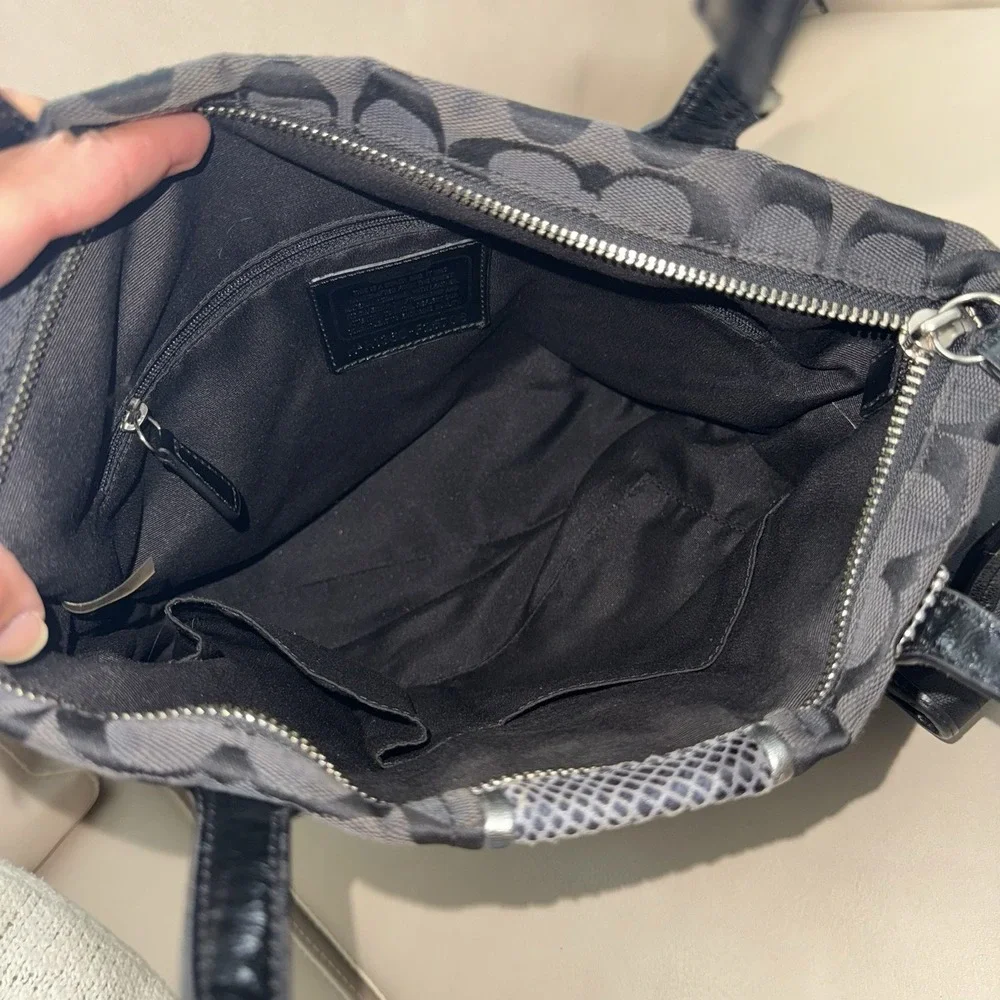Coach Black Signature C Logo Tote Bag Zip Closure Medium w/ Bag Charm